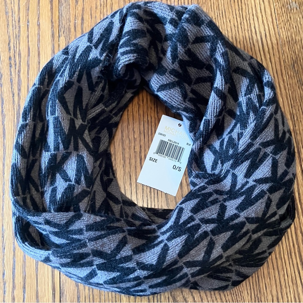 NWT Michael Kors Logo Scarf